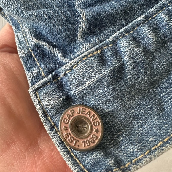 SOLD - Vintage Y2K GAP Stretch Denim Jean jacket - Picture 4 of 5